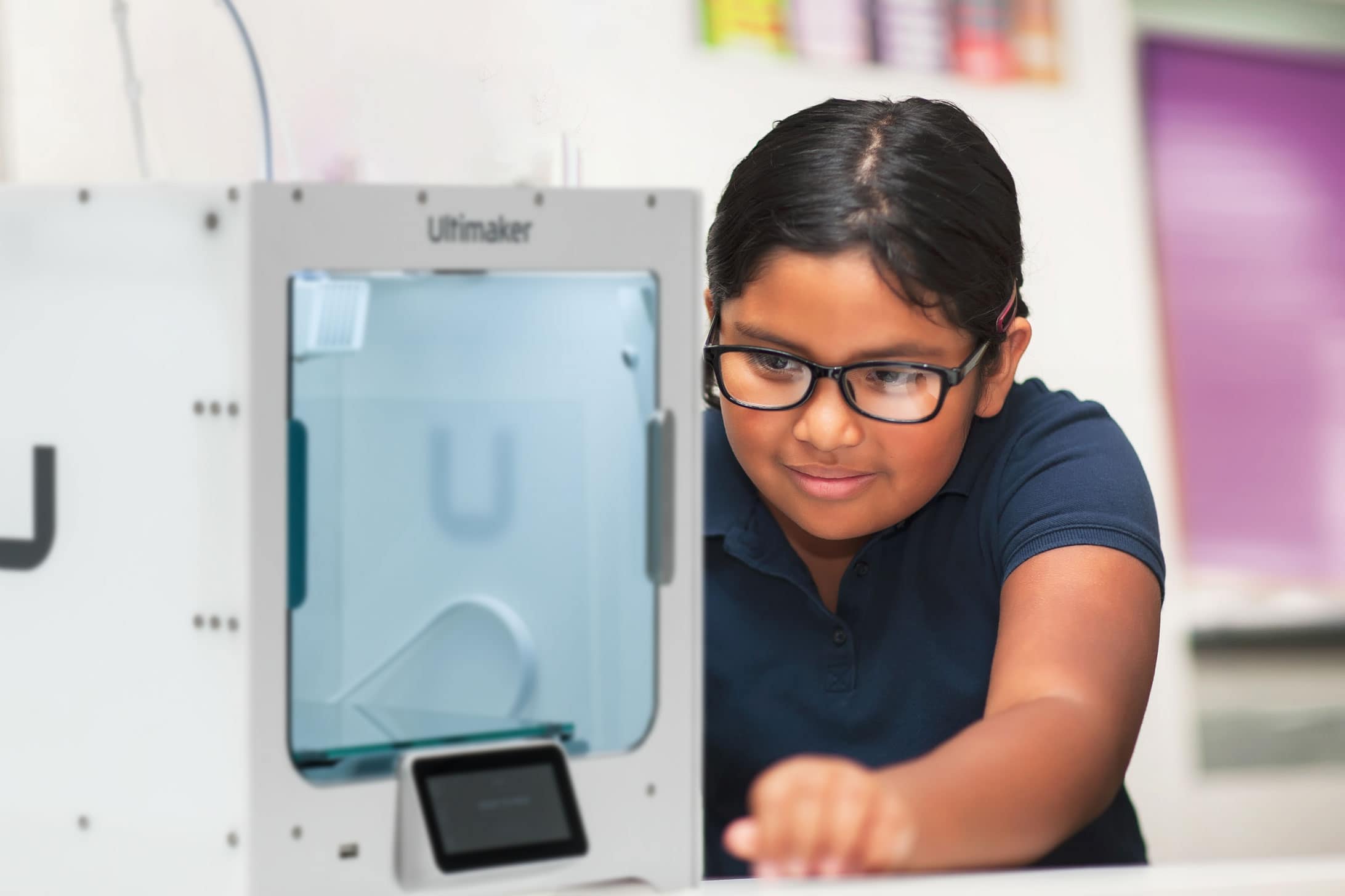 Student with Ultimaker S3 3D printer