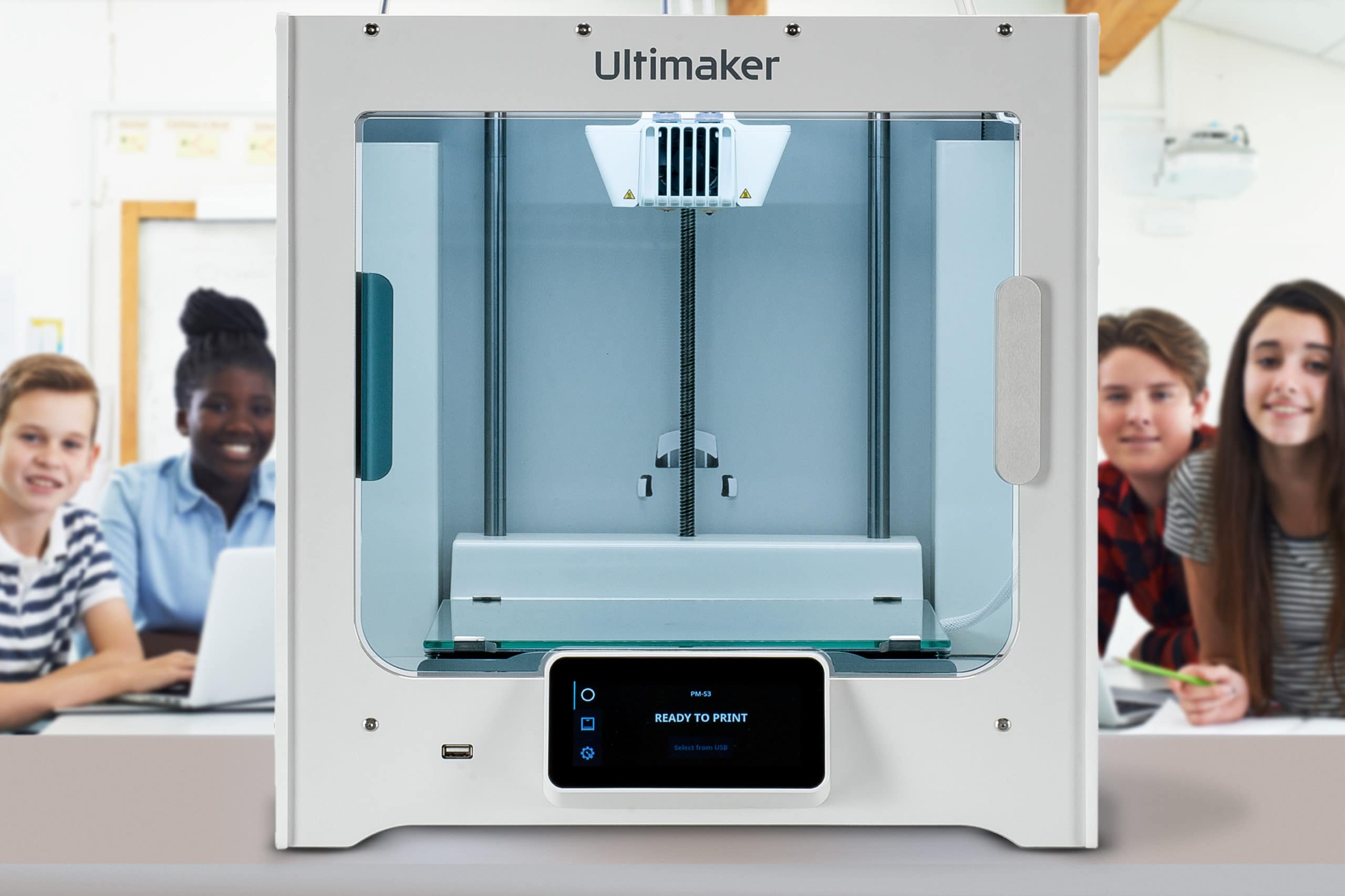 Students with Ultimaker 3D printer